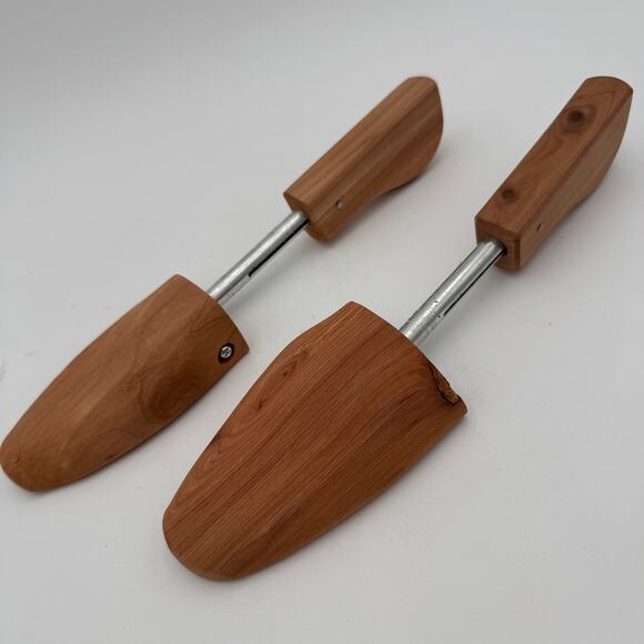 Cedar Shoe Trees Set of Two Spring Loaded Dewitt Auburn NY Made in USA - Picture 5 of 7